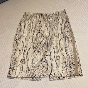 White House Black Market, size 6 pencil skirt